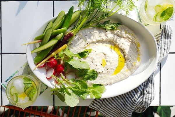 White bean and garlic dip