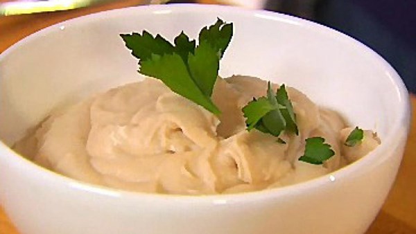 White bean and roasted garlic dip