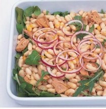 White bean and tuna fish salad with lemon pepper dressing