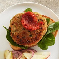 White bean burgers with spinach