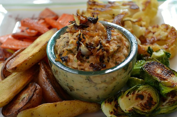 White bean dip with caramelized onions