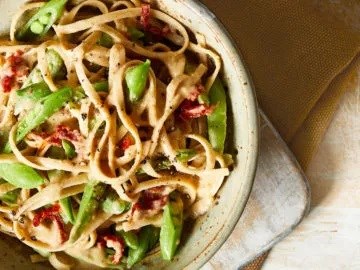 White bean fettuccine Alfredo with sugar snap peas and sun-dried tomatoes 