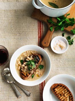 White bean soup with garlic crostini