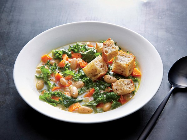 White bean soup with garlicky croutons