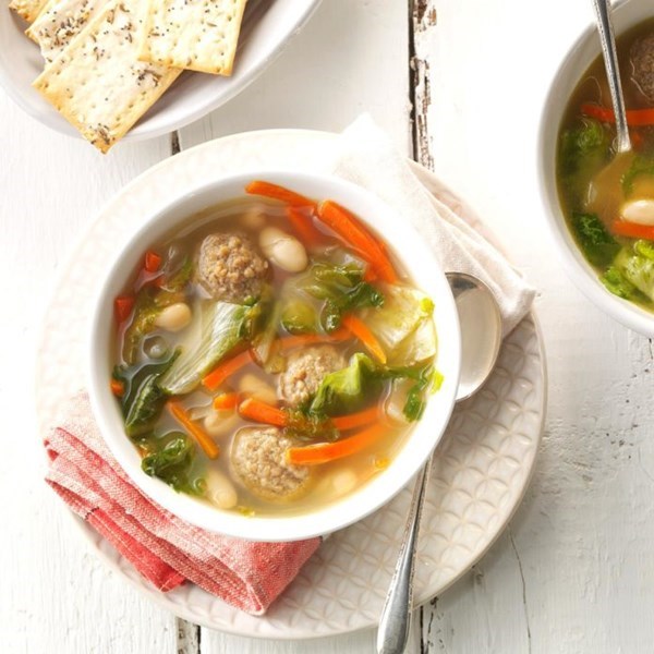 White bean soup with meatballs