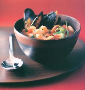 White bean soup with mussels (Zuppa di fagioli e cozze)