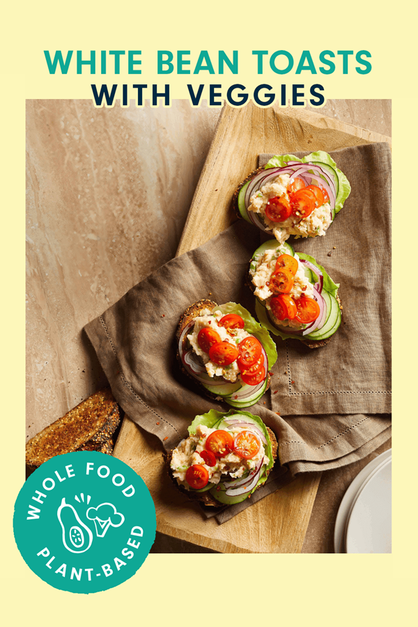 White bean toasts with veggies