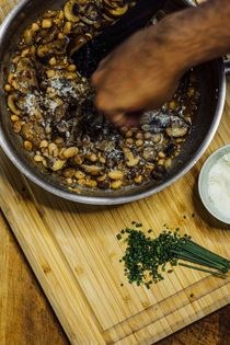 White beans & mushrooms in broth