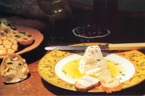 White cheese with roasted garlic