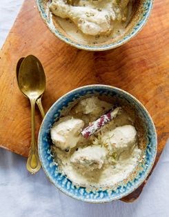 White chicken korma with almond and pistachio