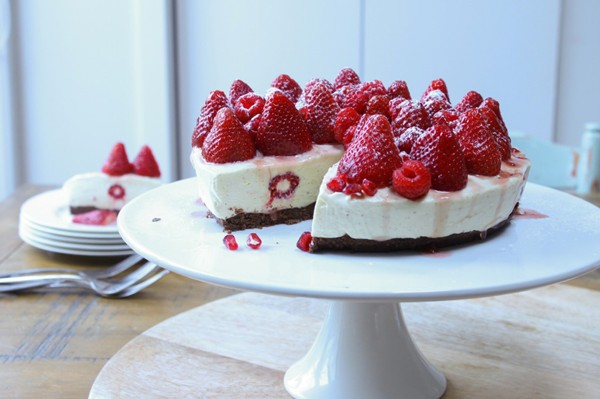 White chocolate & berry cheesecake 