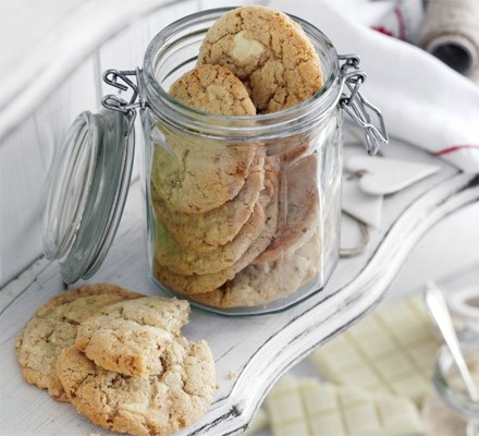 White chocolate & peanut butter cookies