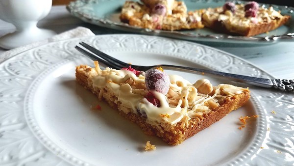 White chocolate, almond and cranberry bars