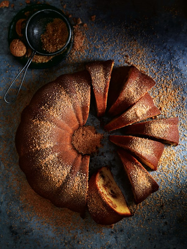White chocolate and amaretti bundt cake