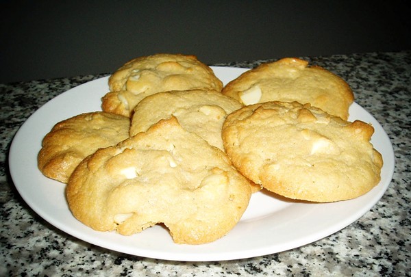 White chocolate and macadamia biscuits