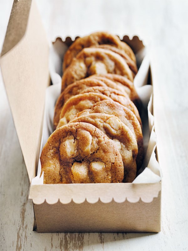 White chocolate and macadamia chip cookies
