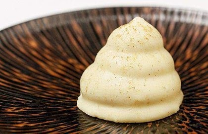 White chocolate and raspberry floedebolle