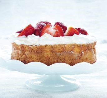 White chocolate and strawberry sponge