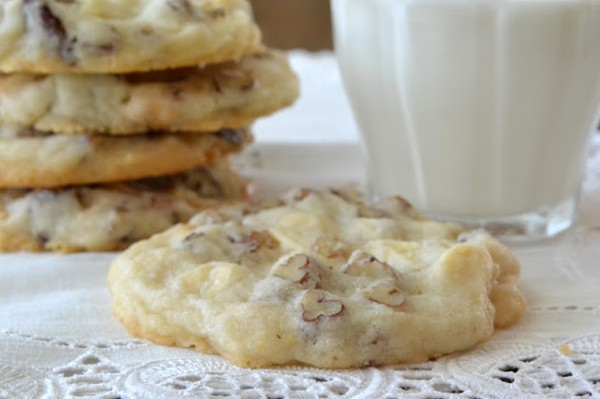White chocolate chip pecan shortbread cookies