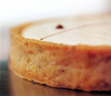 White chocolate cream with raspberry in a hazelnut crust