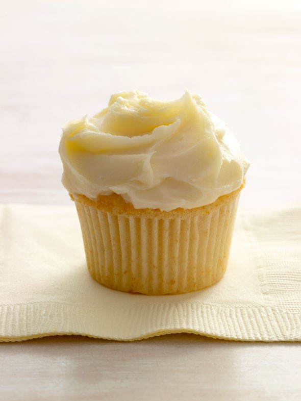 White chocolate cupcakes with raspberry filling