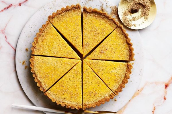 White chocolate custard tart with nutmeg pastry