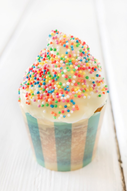 White chocolate hi-hat cupcakes with sprinkles
