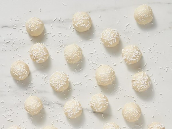 White chocolate-lemon snowballs 