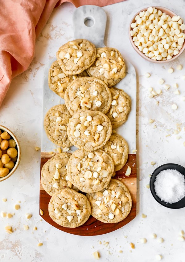White chocolate macadamia nut cookies