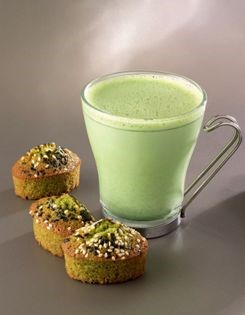 White chocolate matcha latte & green tea cakes