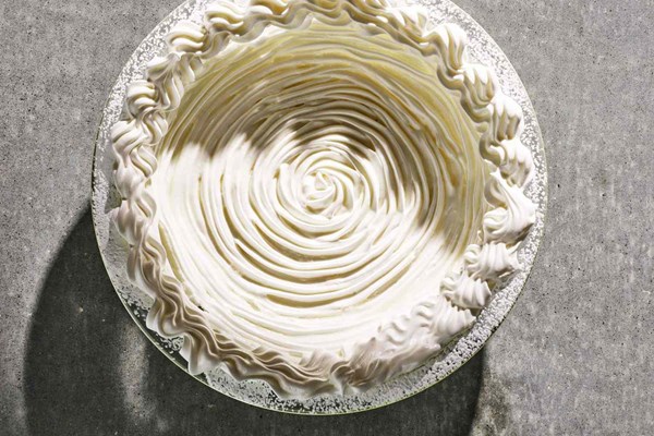 White chocolate meringue crust