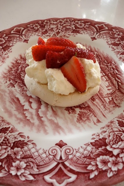 White chocolate mini pavlovas