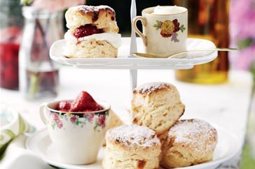White chocolate scones with French-style strawberry conserve
