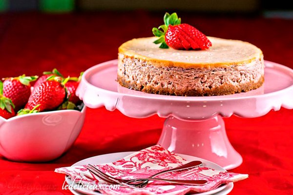 White chocolate strawberry cheesecake