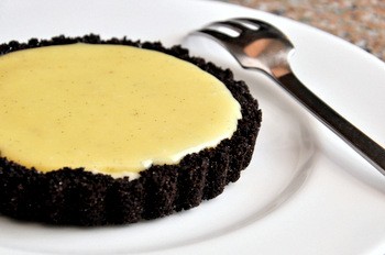 White chocolate vanilla bean tart with chocolate crust