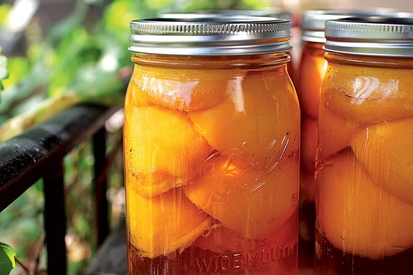 White peach halves in lavender syrup (cold pack) 