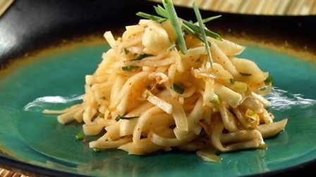 White radish salad (Sangchae)