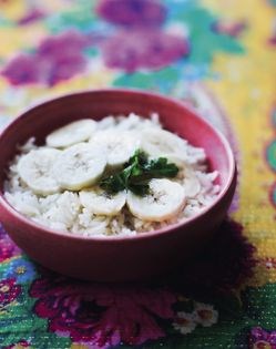 White rice with banana (Arroz blanco con plátano)