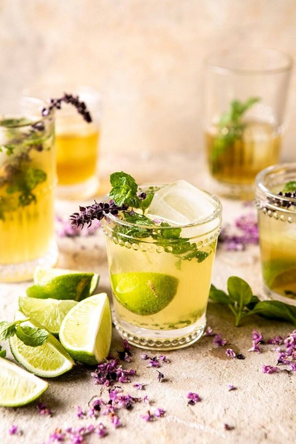 White tea and muddled basil mojito