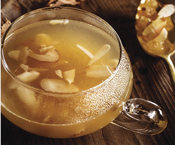 White wine and elderflower gløgg
