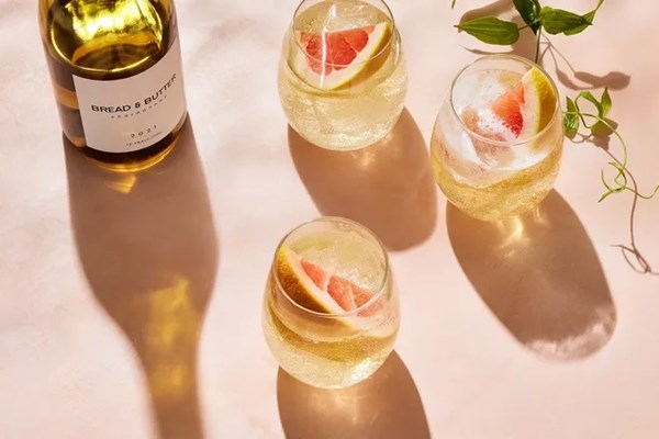 White wine spritzer with grapefruit