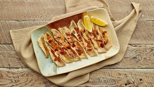 Whiting fillets in almond butter (Filets de perche aux amandes/Eglifilet)