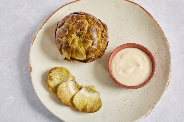  Whole barbecued artichokes with smoked garlic mayonnaise