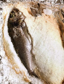 Whole bream baked in coarse salt (Dorada a la sal)