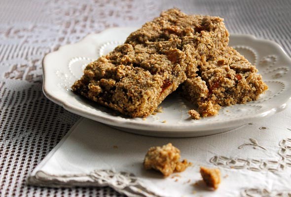 Whole grain fruit-filled breakfast bars
