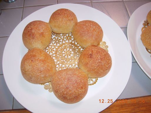 Whole-grain olive oil dinner rolls