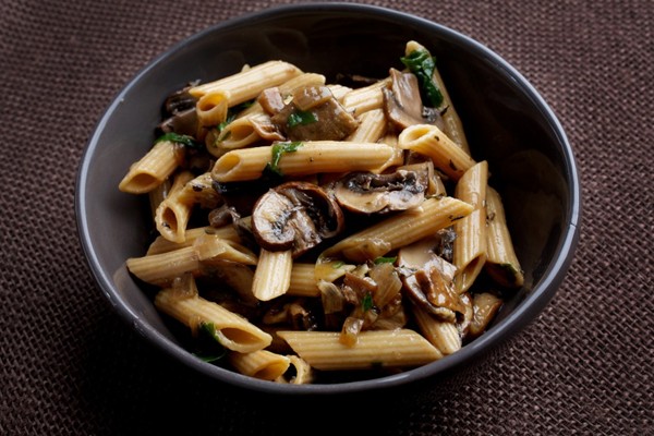Whole-grain penne with mushrooms and herbs