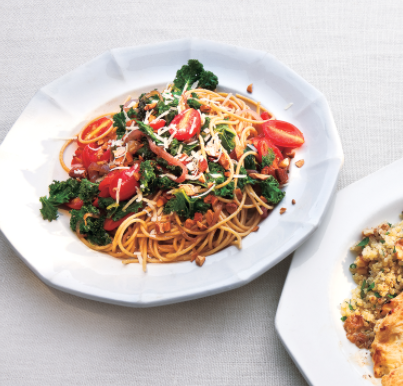 Whole-grain spaghetti with garlicky kale and tomatoes