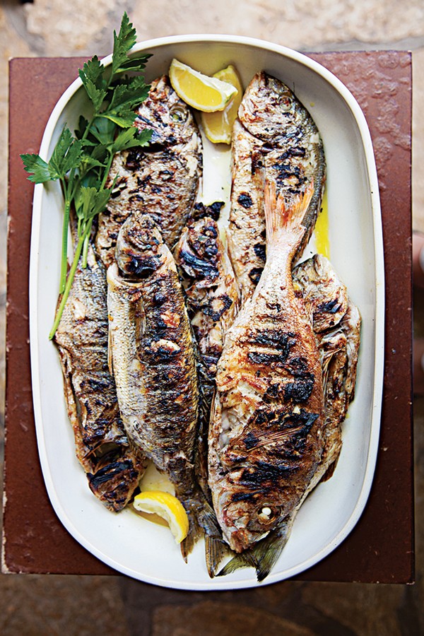 Whole grilled fish with lemon (Riba na rostilju)