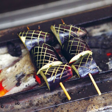 Whole grilled Japanese eggplant with lemon and soy sauce